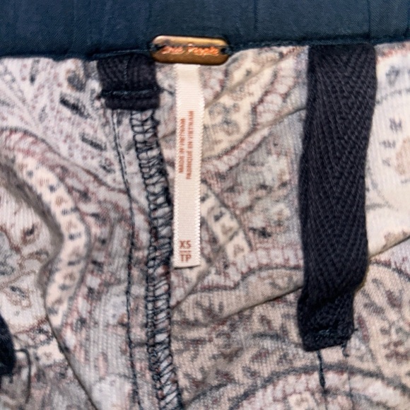 Free People Paisley City Slouch Corduroy Relaxed Elastic Waist Tie Pants XSMALL - Picture 3 of 3